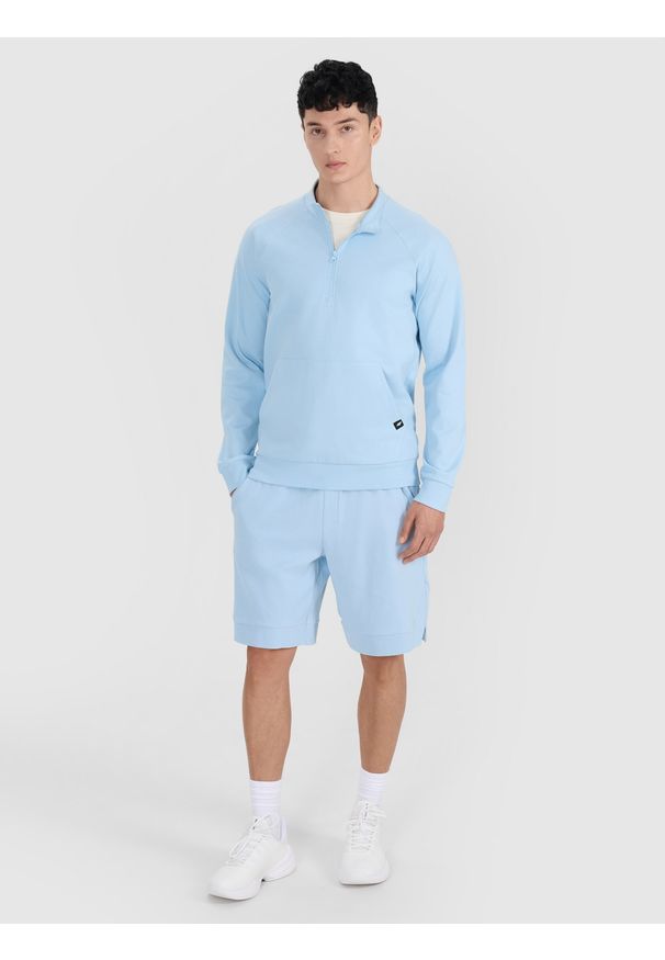 4f - 4F Bluza dresowa nierozpinana bez kaptura męska - niebieska XL. Okazja: na co dzień. Typ kołnierza: bez kaptura. Kolor: niebieski. Materiał: dresówka. Długość rękawa: raglanowy rękaw. Wzór: ze splotem. Styl: sportowy, street, elegancki, casual. Sport: koszykówka