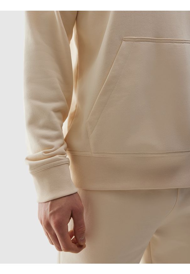 4f - 4F Bluza dresowa nierozpinana z kapturem męska - beżowa XL. Okazja: na co dzień. Typ kołnierza: kaptur. Kolor: beżowy. Materiał: dresówka. Wzór: gładki, napisy, ze splotem. Styl: casual, sportowy