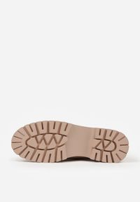 Renee - Ciemnobeżowe Botki w Stylu Loafersów Zdobione Metaliczną Aplikacją Aqianey. Kolor: beżowy. Materiał: jeans. Wzór: aplikacja. Styl: klasyczny #7