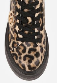 Born2be - Panterkowe Sneakersy Vices na Grubej Podeszwie z Metaliczną Ozdobą Tatorelis. Okazja: na co dzień. Materiał: jeans. Wzór: aplikacja #8