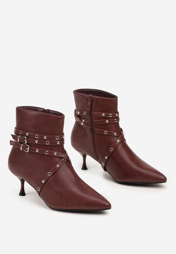 Renee - Bordowe Botki na Niskim Obcasie z Ozdobnymi Paseczkami z Nitami i Sprzączkami Lobelina. Okazja: na co dzień. Zapięcie: sprzączka. Kolor: czerwony. Materiał: jeans. Szerokość cholewki: normalna. Obcas: na obcasie. Styl: elegancki, casual, rockowy. Wysokość obcasa: niski