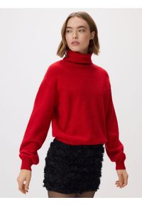 Reserved - Sweter z golfem - czerwony. Typ kołnierza: golf. Kolor: czerwony. Materiał: dzianina, wełna