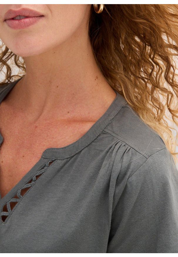 bonprix - T-shirt z dekoracyjnym dekoltem. Kolor: zielony. Materiał: bawełna