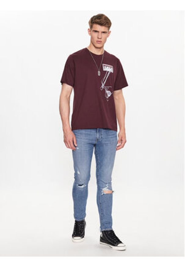 Levi's® T-Shirt 16143-1011 Bordowy Relaxed Fit. Kolor: czerwony. Materiał: bawełna