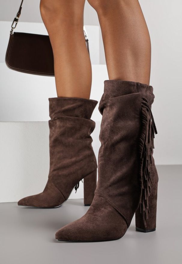 Born2be - Brązowe Botki w Stylu Kowbojek na Obcasie Ozdobione Frędzlami Reitania. Okazja: na co dzień. Kolor: brązowy. Materiał: jeans. Wzór: aplikacja. Obcas: na obcasie. Styl: klasyczny, casual. Wysokość obcasa: średni