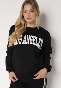 Born2be - Czarna Bluza z Bawełną i Napisem Fezorla. Okazja: na co dzień. Kolor: czarny. Materiał: bawełna. Wzór: napisy. Styl: klasyczny, casual, elegancki #3