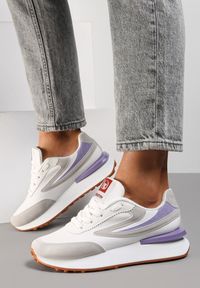 Renee - Biało-Fioletowe Sneakersy Basiala. Zapięcie: sznurówki. Kolor: biały. Materiał: jeans, dresówka. Wzór: aplikacja