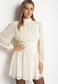 Born2be - Beżowa Sukienka Rozkloszowane ze Stójką Marszczeniami i Transparentnymi Ramionami Belabria. Okazja: na co dzień. Typ kołnierza: kołnierzyk stójkowy. Kolor: beżowy. Typ sukienki: rozkloszowane. Styl: casual, klasyczny #7