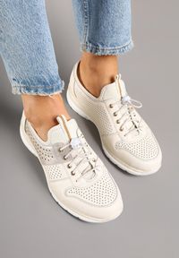 Born2be - Beżowe Sneakersy Skórzane z Perforacją Odisla. Okazja: na co dzień. Zapięcie: sznurówki. Kolor: beżowy. Materiał: skóra #5