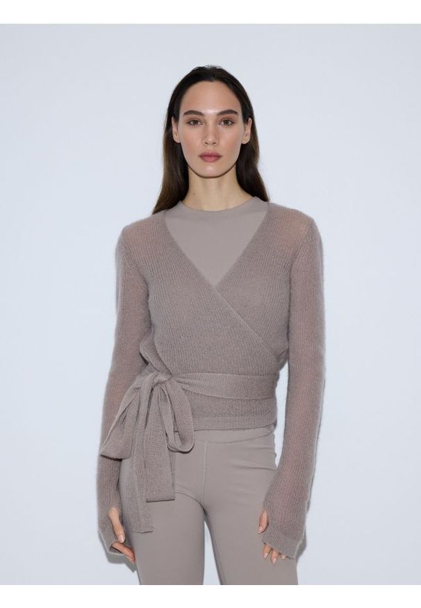 Reserved - Sweter z wełną - beżowy. Kolor: beżowy. Materiał: wełna