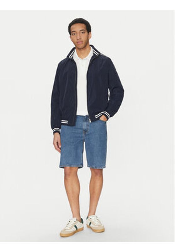 Guess Jeans Szorty jeansowe M4YD37 D5M54 Niebieski Regular Fit. Kolor: niebieski. Materiał: bawełna, jeans