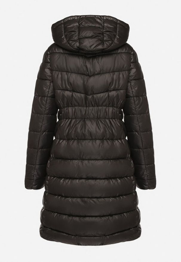 Born2be - Czarna Kurtka Pikowana o Długim Kroju z Kapturem i Dwustronnym Suwakiem Sanasira. Okazja: na co dzień. Typ kołnierza: kaptur. Kolor: czarny. Materiał: jeans. Długość: długie. Styl: casual, elegancki