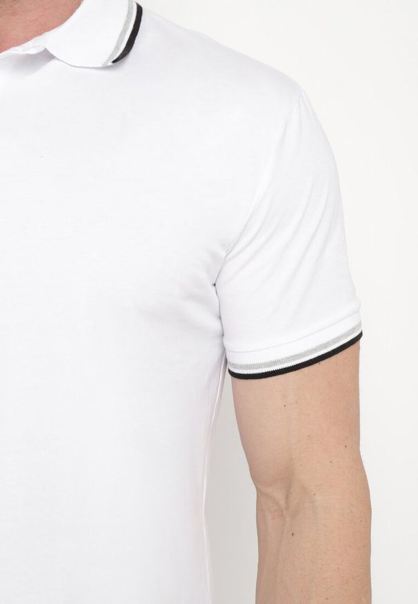 Born2be - Biała Koszulka o Fasonie Polo z Guzikami Timarie. Okazja: na spotkanie biznesowe. Typ kołnierza: polo. Kolor: biały. Materiał: dresówka. Styl: klasyczny, elegancki, biznesowy