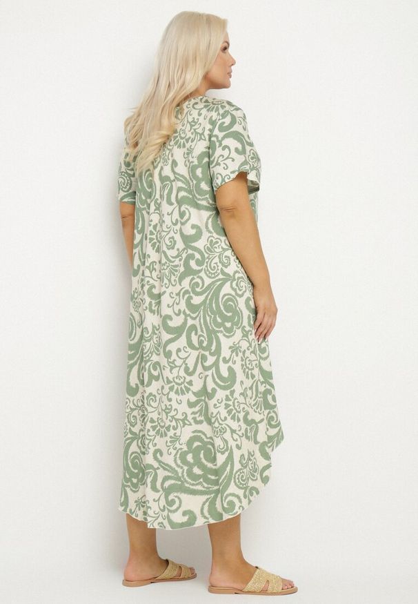 Born2be - Zielona Rozkloszowana Sukienka z Wiskozy z Geometrycznym Wzorem Emisova. Okazja: na co dzień. Kolor: zielony. Materiał: wiskoza. Długość rękawa: krótki rękaw. Wzór: geometria. Styl: casual, elegancki