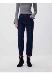 Reserved - Jeansy mom fit - granatowy. Kolor: niebieski