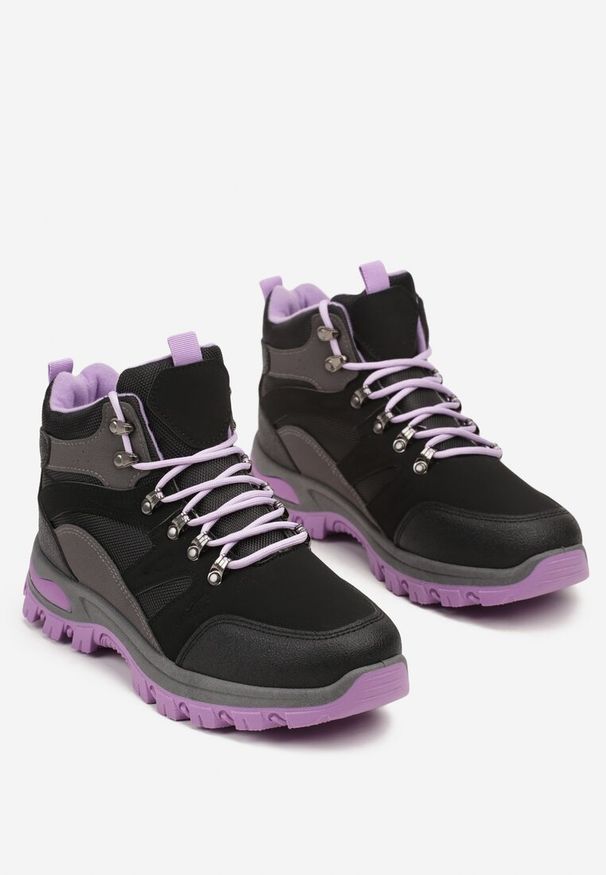 Born2be - Czarno-Fioletowe Buty Trekkingowe Trapery Vices Ozdobione Przeszyciami Narrive. Okazja: na co dzień. Wysokość cholewki: przed kolano. Kolor: czarny. Materiał: dresówka. Szerokość cholewki: normalna. Wzór: aplikacja. Styl: casual