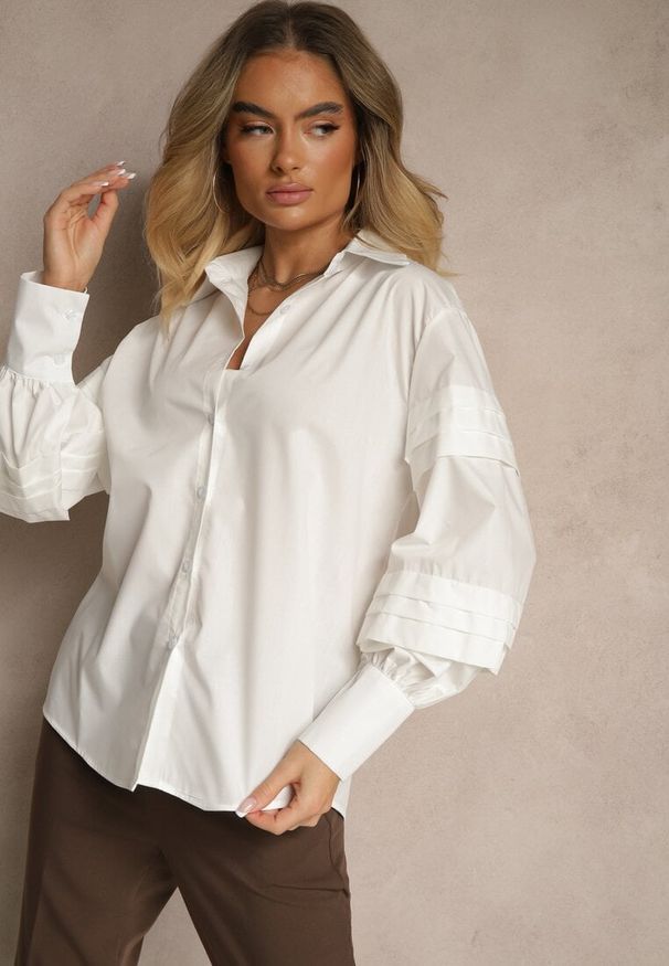 Renee - Biała Koszula z Bawełną i Szerokimi Rękawami Edioniela. Okazja: na co dzień. Kolor: biały. Materiał: bawełna. Sezon: wiosna. Styl: casual, elegancki