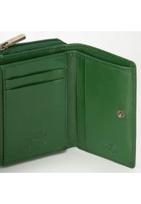 Wittchen - Damski portfel z gładkiej skóry dwustronny mały zielony. Kolor: zielony. Materiał: skóra. Wzór: gładki