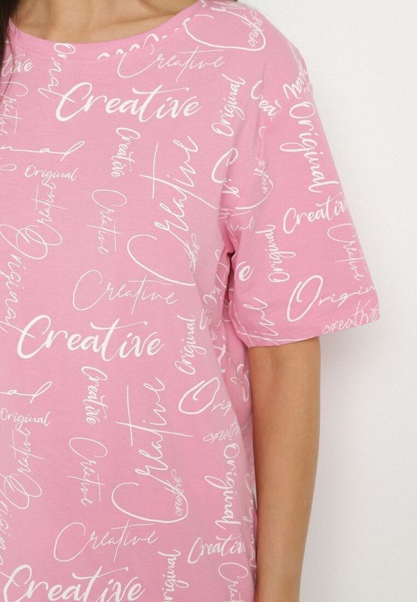 Born2be - Różowy T-shirt Oversize z Bawełny Zdobiony Nadrukiem Sinelra. Okazja: na co dzień. Kolor: różowy. Materiał: bawełna. Wzór: aplikacja, nadruk. Styl: klasyczny, elegancki, casual