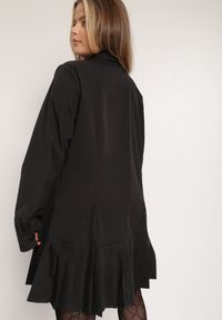 Renee - Czarna Sukienka Nemaia. Kolekcja: plus size. Kolor: czarny. Wzór: jednolity. Typ sukienki: dla puszystych, koszulowe. Długość: mini #4