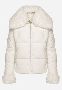 Born2be - Biała Pikowana Kurtka z Szerokim Kołnierzem z Futerkiem Galerra. Okazja: na co dzień, na spacer. Kolor: biały. Materiał: futro. Sezon: zima. Styl: casual, elegancki #2