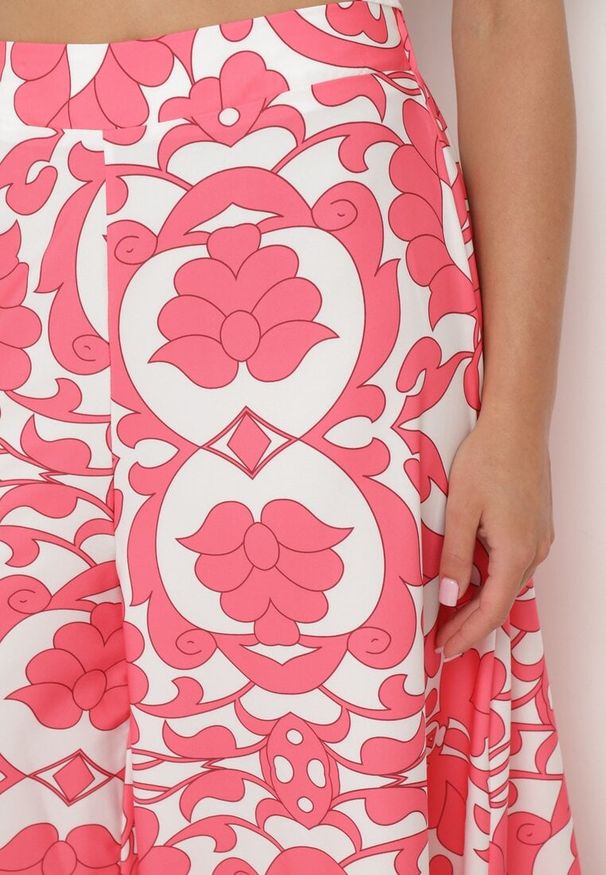 Born2be - Różowe Wiskozowe Spodnie z Wysokim Stanem i Szerokimi Nogawkami z Gumką w Pasie w Kwiaty Veranea. Okazja: na co dzień. Stan: podwyższony. Kolor: różowy. Materiał: wiskoza. Wzór: kwiaty. Styl: casual, elegancki