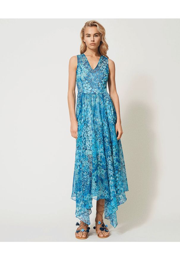 TwinSet - TWINSET - Niebieska sukienka z asymetrycznym dołem. Kolor: niebieski. Wzór: kwiaty, nadruk. Typ sukienki: asymetryczne. Długość: maxi