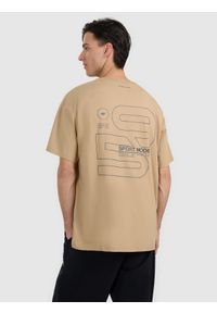4f - 4F T-shirt oversize z nadrukiem męski - beżowy M. Kolor: beżowy. Materiał: skóra, materiał. Wzór: nadruk
