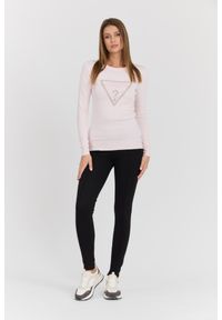 Guess - GUESS Różowy damski sweter Rylie Triangle Logo, Rozmiar XS. Kolor: różowy. Materiał: elastan, wiskoza. Długość rękawa: długi rękaw. Długość: długie. Styl: klasyczny #3