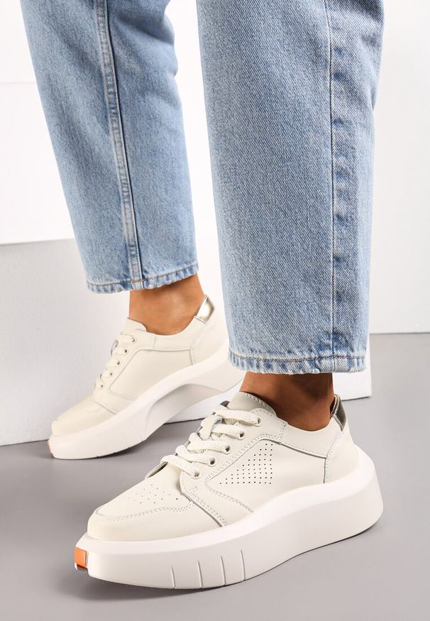 Renee - Beżowe Skórzane Sneakersy na Grubej Podeszwie przed Kostkę Olerassa. Wysokość cholewki: przed kostkę. Kolor: beżowy. Materiał: skóra. Szerokość cholewki: normalna