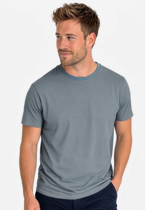 Volcano - T-shirt w podstawowym stylu TM-RAGNAR. Okazja: na co dzień, na spacer. Materiał: jeans, materiał, bawełna, tkanina. Długość rękawa: krótki rękaw. Długość: krótkie. Wzór: gładki. Sezon: wiosna, lato. Styl: casual