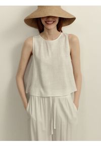 Reserved - Top z dodatkiem lnu - biały. Kolor: biały. Materiał: len