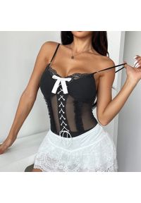 Intica - Body z sznurowaniem eleganckie na specjalne okazje Fadila. Kolor: czarny. Materiał: materiał #6
