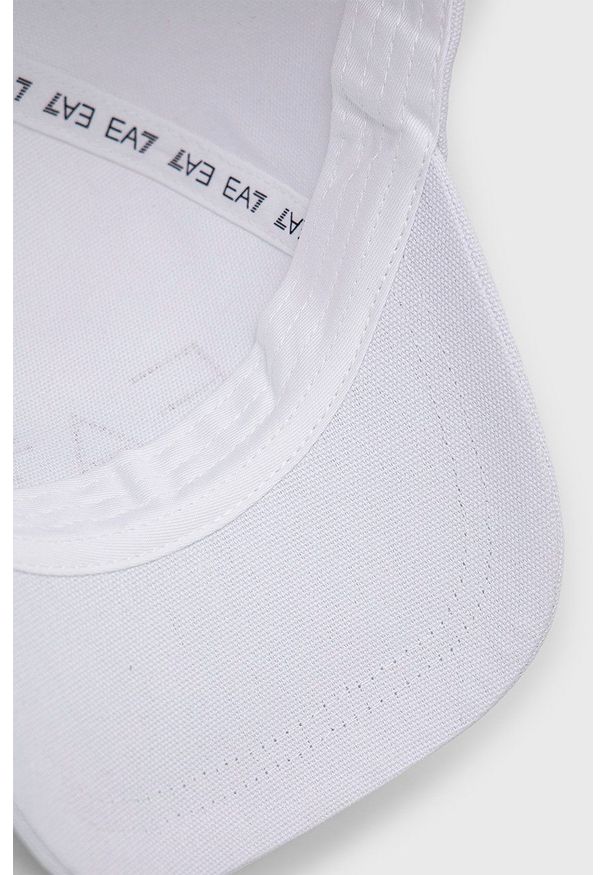 EA7 Emporio Armani czapka bawełniana kolor biały z aplikacją. Kolor: biały. Materiał: bawełna. Wzór: aplikacja