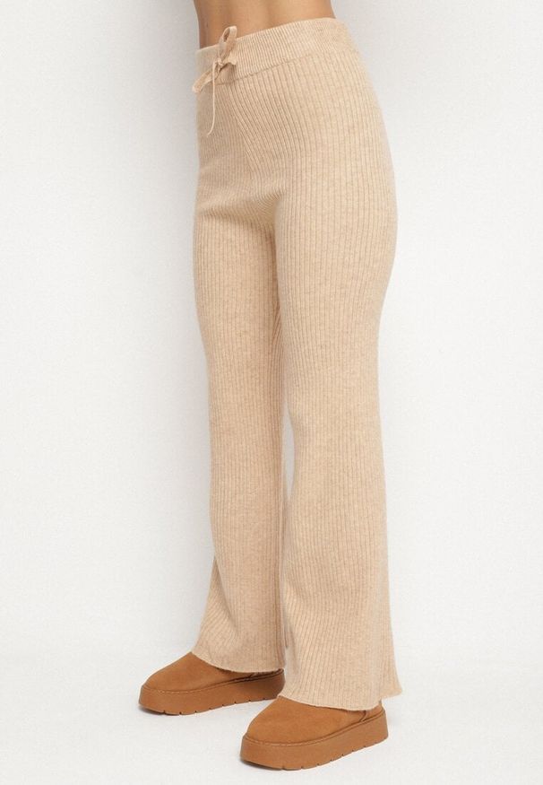 Born2be - Beżowy Komplet Dzianinowy z Wełną i Bawełną Sweter z Guzikami i Spodnie Lanadia. Kolor: beżowy. Materiał: dzianina, bawełna, wełna