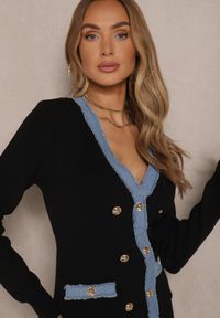 Renee - Czarna Dopasowana Sukienka Retro z Dzianiny z Wiskozą Zdobiona Napami Teremena. Okazja: na co dzień. Typ kołnierza: dekolt w kształcie V. Kolor: czarny. Materiał: wiskoza, dzianina. Wzór: aplikacja. Styl: retro