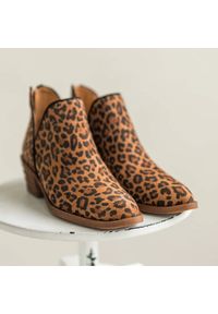 Marco Shoes Botki z naturalnej skóry z wycięciem litery V 1954B-634-1 brązowe. Kolor: brązowy. Materiał: skóra. Sezon: wiosna