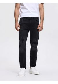 Reserved - Jeansy carrot slim z przetarciami - czarny. Kolor: czarny