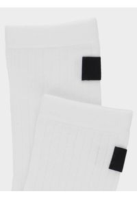 outhorn - Skarpetki casual nad kostkę męskie Outhorn - białe. Kolor: biały. Materiał: włókno, prążkowany, materiał. Wzór: aplikacja