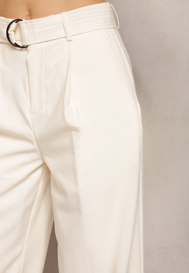 Renee - Jasnobeżowe Spodnie Szerokie High Waist Zapinane na Klamrę z Materiałowym Paskiem Etela. Okazja: na co dzień. Stan: podwyższony. Kolor: beżowy. Materiał: materiał. Styl: elegancki, casual