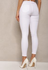 Renee - Białe Spodnie Skinny z Bawełny z Dodatkowym Paskiem z Ekoskóry Natsulle. Okazja: na co dzień. Stan: podwyższony. Kolor: biały. Materiał: bawełna. Długość: długie. Styl: casual, elegancki #4