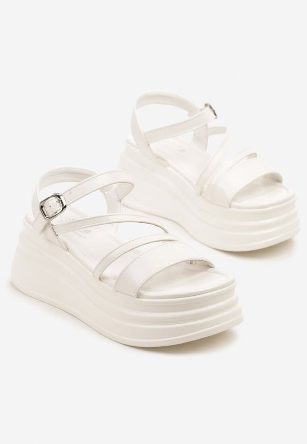 Renee - Białe Sandały na Platformie Ozdobione Paskami Isfia. Zapięcie: pasek. Kolor: biały. Materiał: jeans. Wzór: aplikacja. Obcas: na platformie