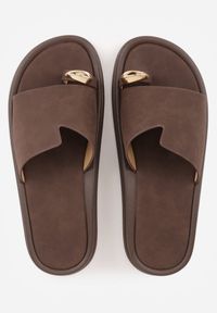 Renee - Brązowe Klapki Japonki Ozdobione Aplikacją na Palcu Noevianna. Okazja: na spacer, na co dzień. Kolor: brązowy. Materiał: jeans. Wzór: aplikacja. Sezon: wiosna, lato. Styl: casual #8