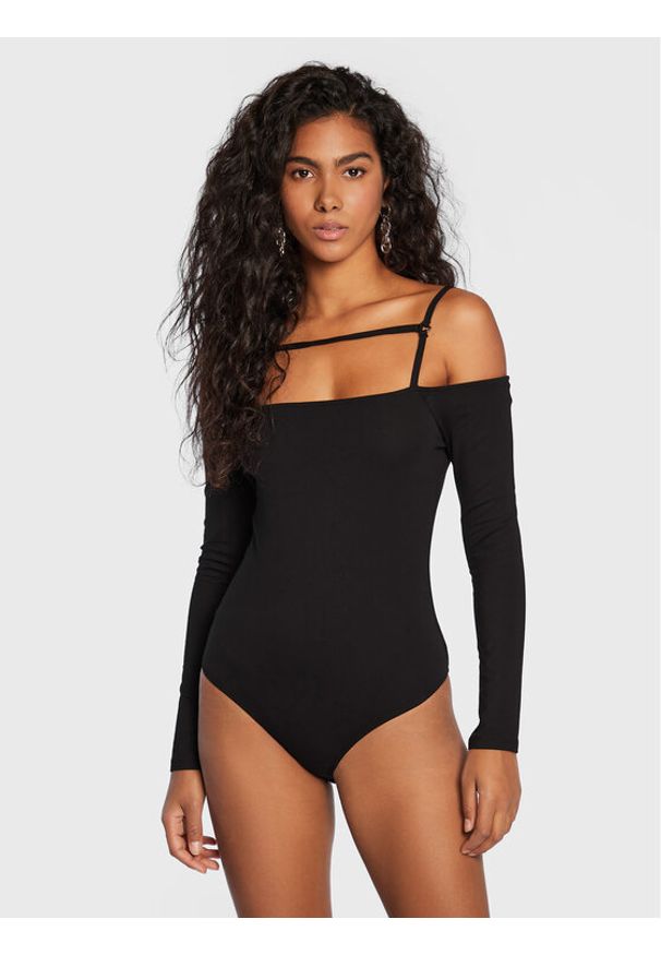 Guess Body Malaya W2BP54 K49A1 Czarny Slim Fit. Kolor: czarny. Materiał: bawełna