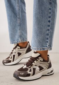 Born2be - Brązowe Sneakersy Siateczkowe na Piankowej Podeszwie z Ozdobnymi Przeszyciami Faria. Okazja: na co dzień. Zapięcie: sznurówki. Kolor: brązowy. Materiał: jeans, dzianina. Szerokość cholewki: normalna #1