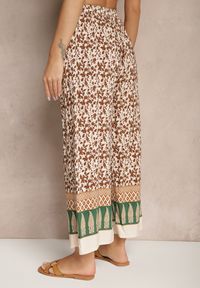 Renee - Brązowe Spodnie z Bawełny High Waist z Abstrakcyjnym Wzorem Lisathiela. Okazja: na co dzień. Stan: podwyższony. Kolor: brązowy. Materiał: bawełna. Styl: casual #4