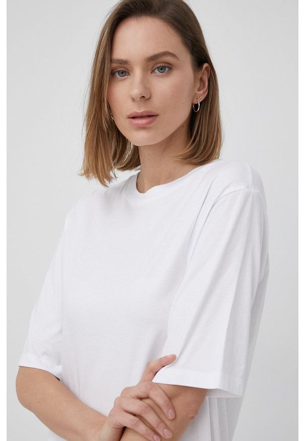 Armani Exchange sukienka bawełniana kolor biały mini oversize. Kolor: biały. Materiał: bawełna. Długość rękawa: krótki rękaw. Typ sukienki: oversize. Długość: mini
