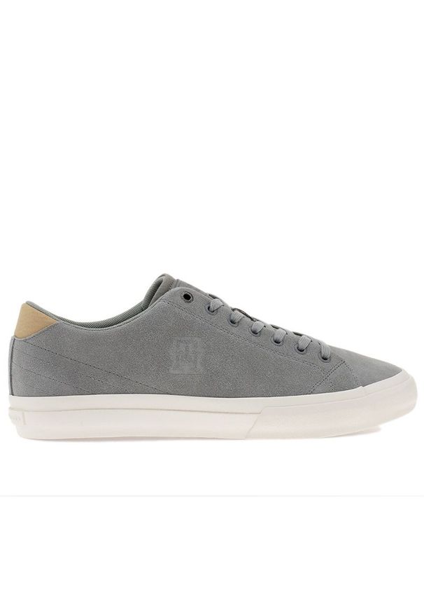 TOMMY HILFIGER - Buty Tommy Hilfiger Hi Vulc Street Low Suede FM0FM04590-PRT - szare. Okazja: na co dzień. Kolor: szary. Materiał: kauczuk, poliester, skóra, guma, zamsz. Szerokość cholewki: normalna