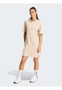 Adidas - adidas Sukienka codzienna Essentials 3-Stripes IR6056 Beżowy Loose Fit. Okazja: na co dzień. Kolor: beżowy. Materiał: bawełna. Typ sukienki: proste. Styl: casual