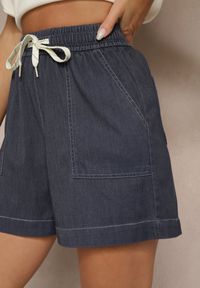 Renee - Granatowe Szorty High Waist z Wiskozą o Klasycznym Kroju z Kieszeniami i Wiązaniem Raletta. Okazja: na co dzień. Stan: podwyższony. Kolor: niebieski. Materiał: wiskoza. Sezon: lato. Styl: klasyczny #4